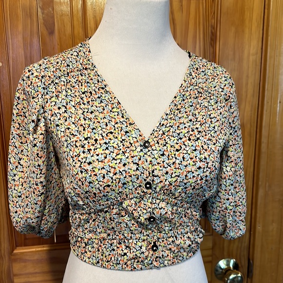 Floral button crop top - Picture 2 of 8